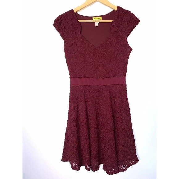 Modcloth Lace Dress Women Small Yellow Star Burgundy Skater * - Picture 1 of 3